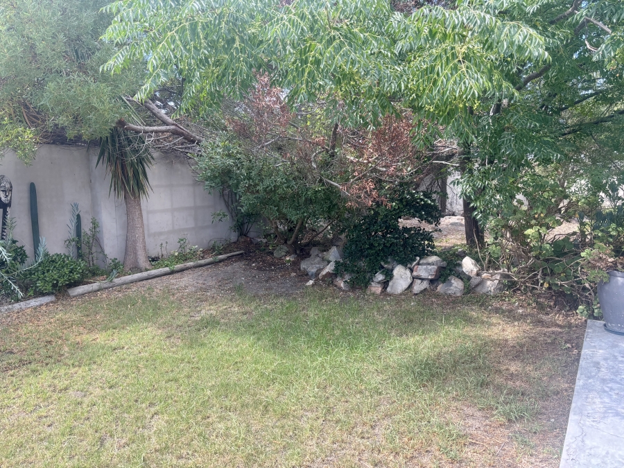 4 Bedroom Property for Sale in Sandbaai Western Cape